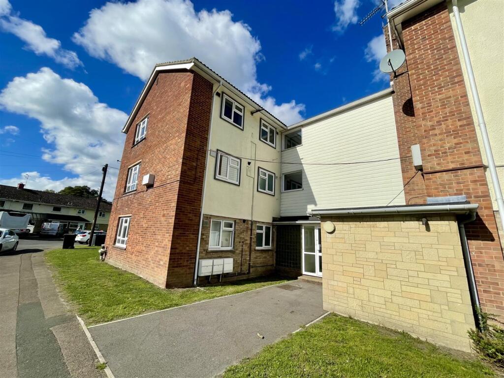 Main image of property: Moonrakers, Devizes, SN10