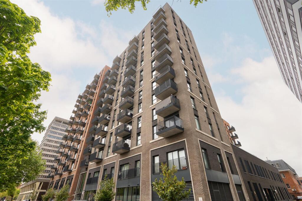 Main image of property: Victoria Avenue, Southend-On-Sea