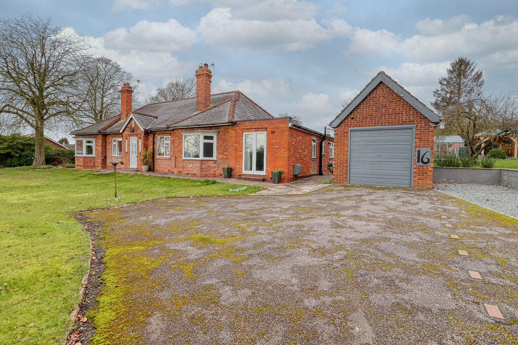 3-bed semi-detached on Manor Road, Scunthorpe, £245,000