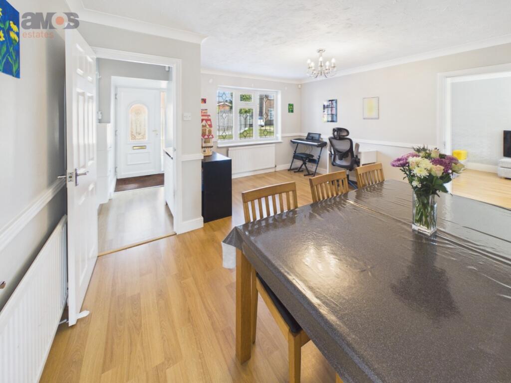 House in Southend-on-Sea - More