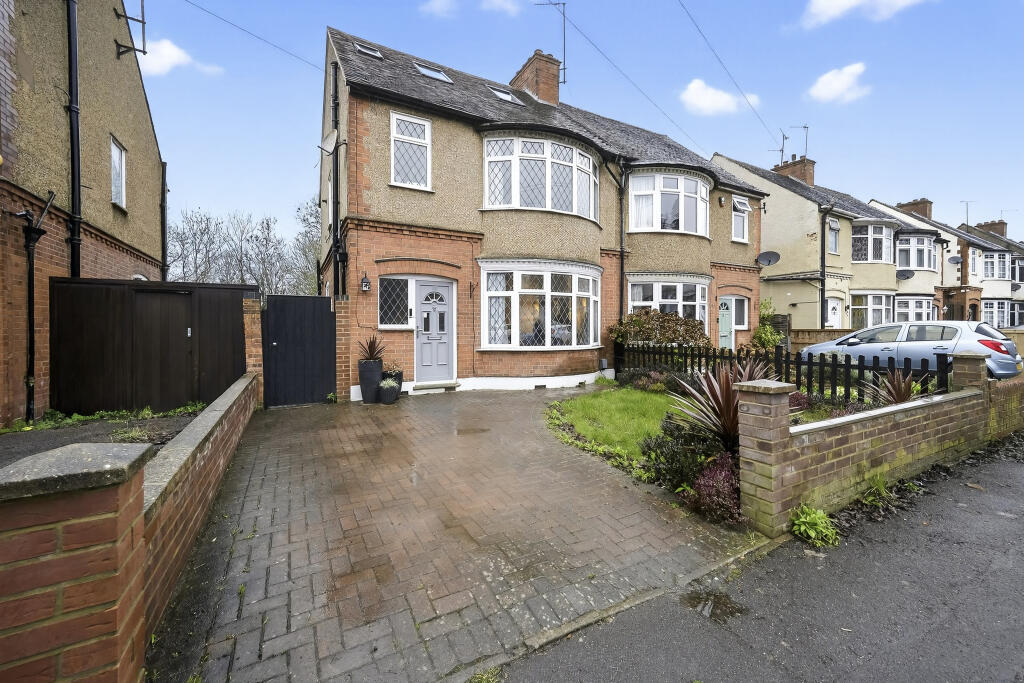 Main image of property: wardown crescent, Luton, LU2