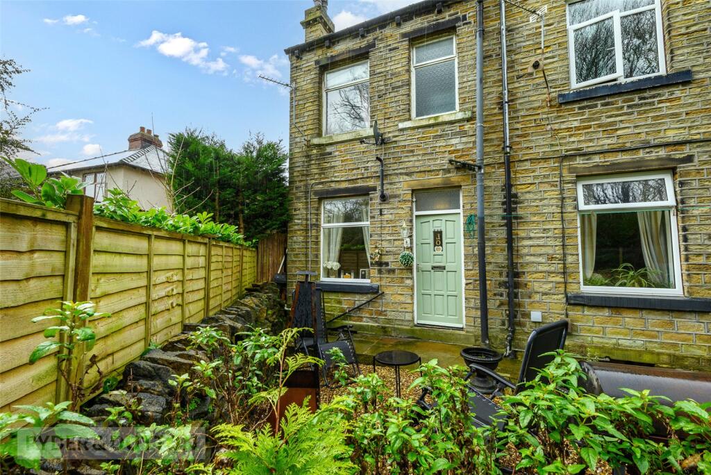 1-bed terraced on Quarmby Road, Quarmby, Huddersfield, West Yorkshire, HD3, £110,000