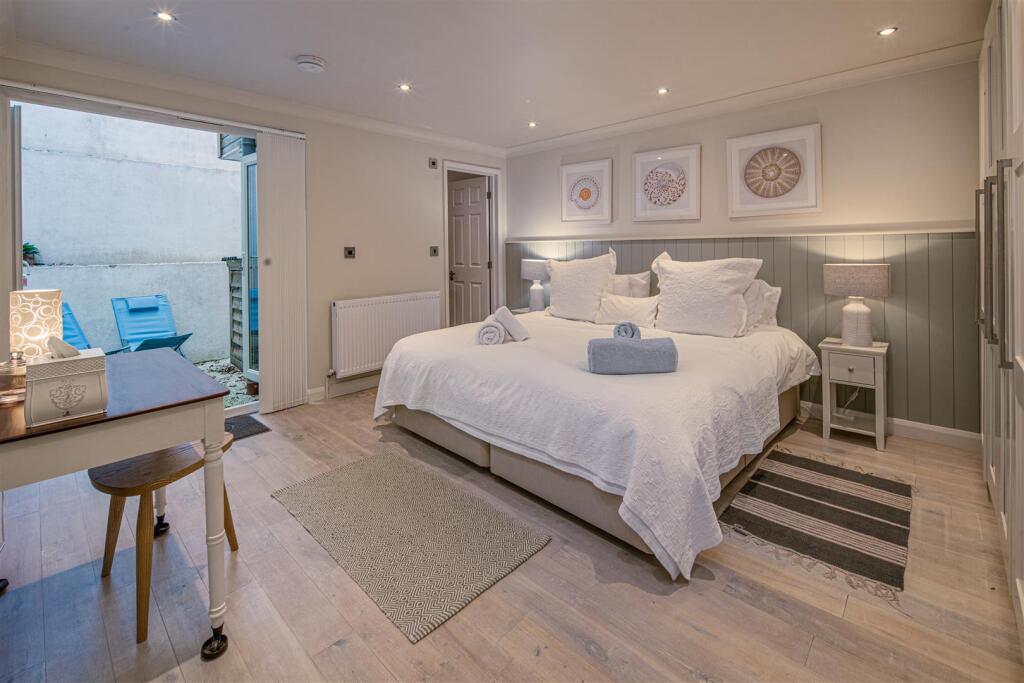 House in Portsmouth - View 4