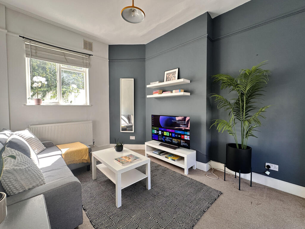 House in London - View 2