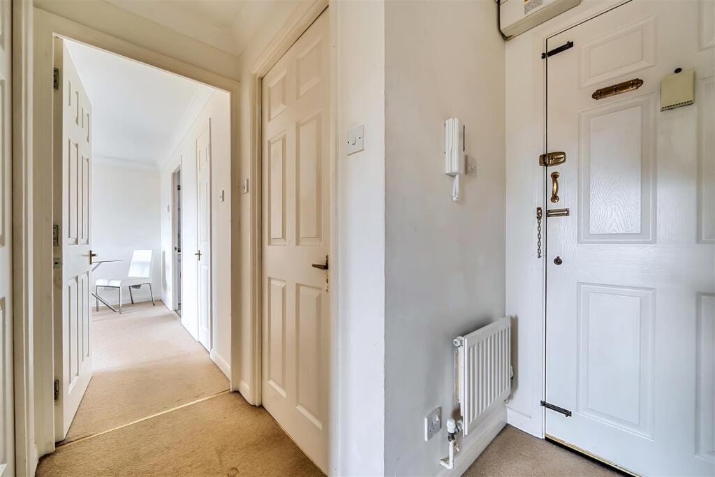 Apartment in Slough, Windsor and Maidenhead - More