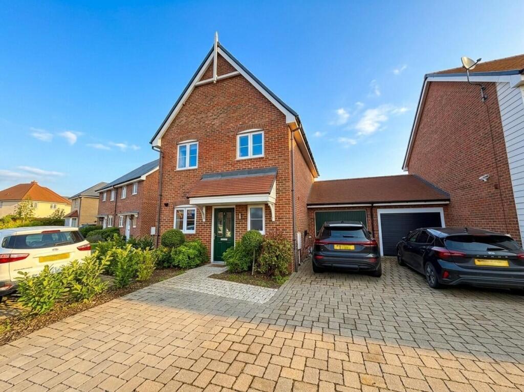 3-bed detached on Liberty Way, Runwell, Wickford, £465,000