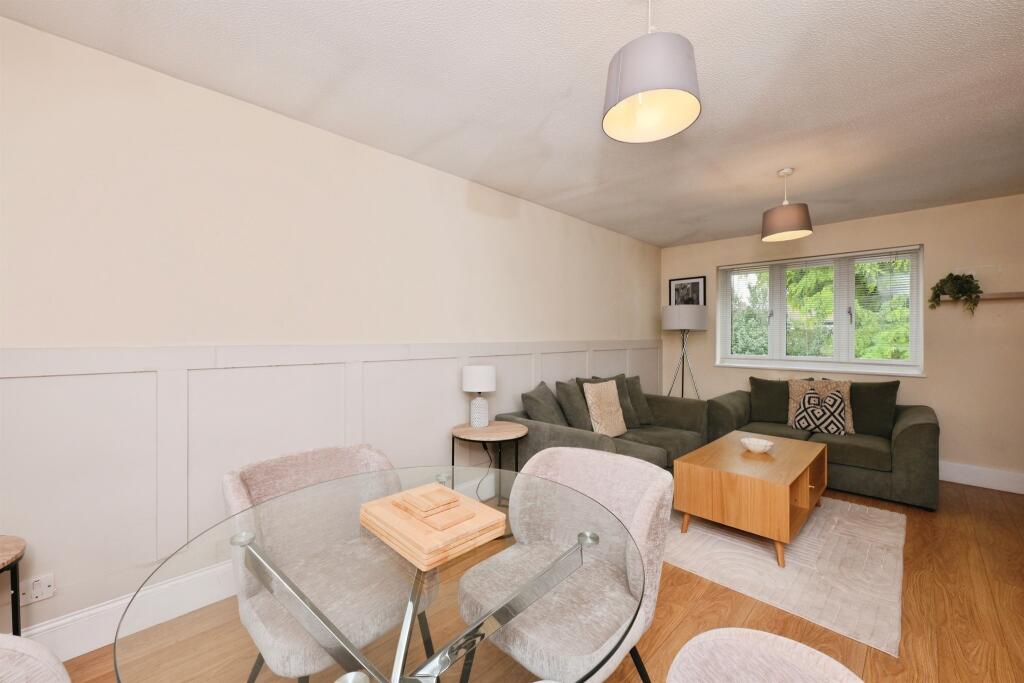 Apartment in East Hertfordshire, Ware - View 4