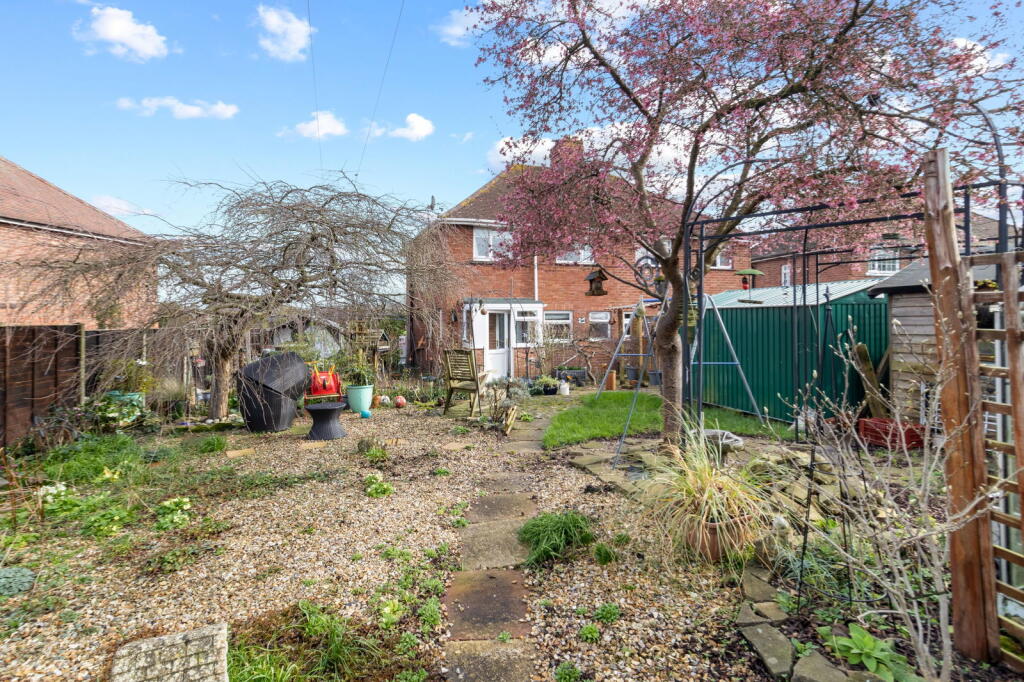 Greenfields Road, Upton-upon-Severn, Worcester, WR8 photo 3