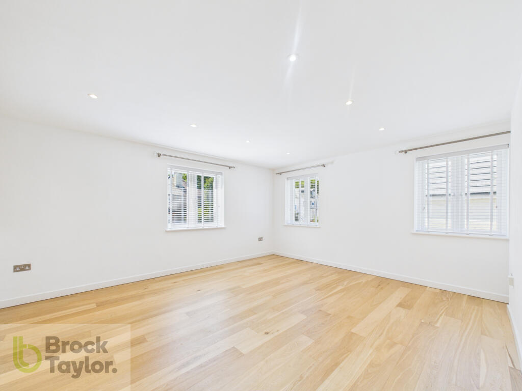 Apartment in Haywards Heath - View 3