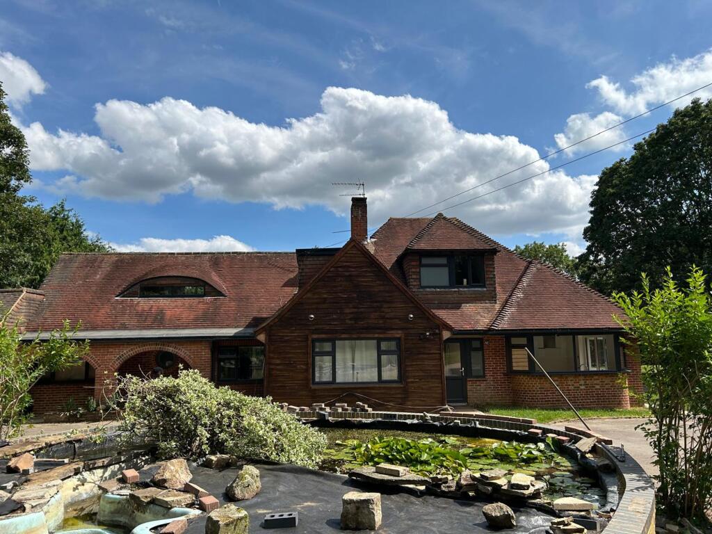 Main image of property: Bath Road, Knowl Hill, RG10