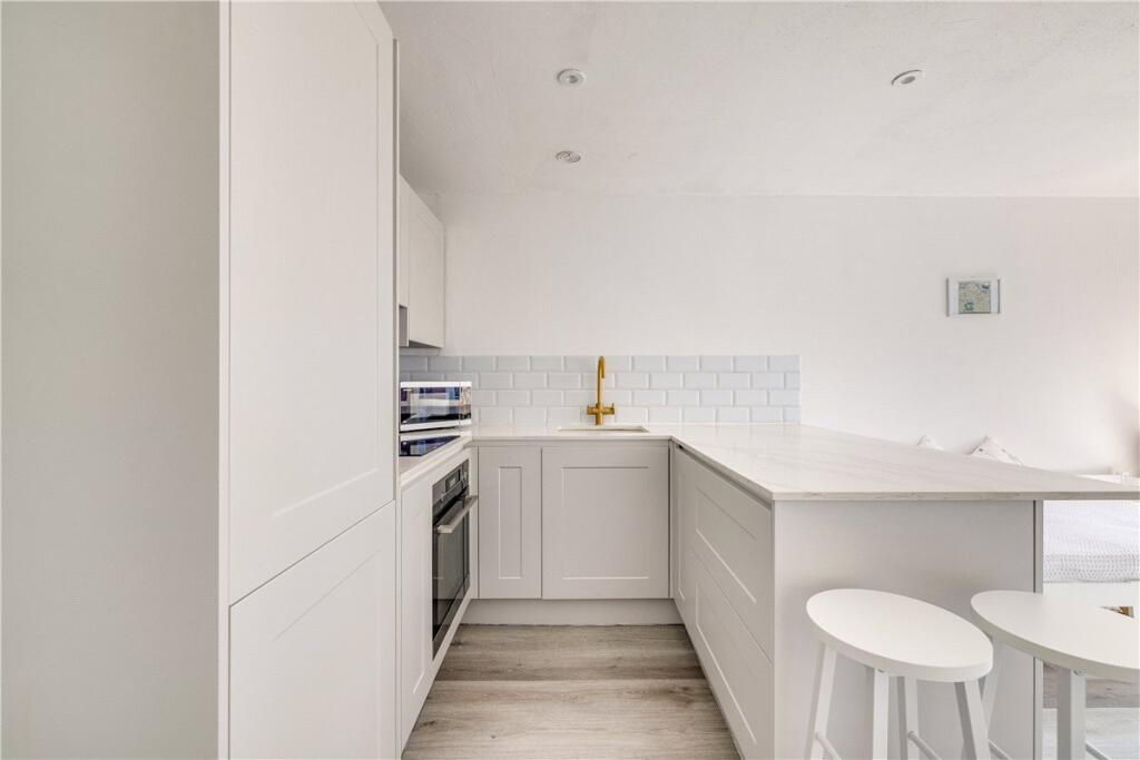 Apartment in London - View 5