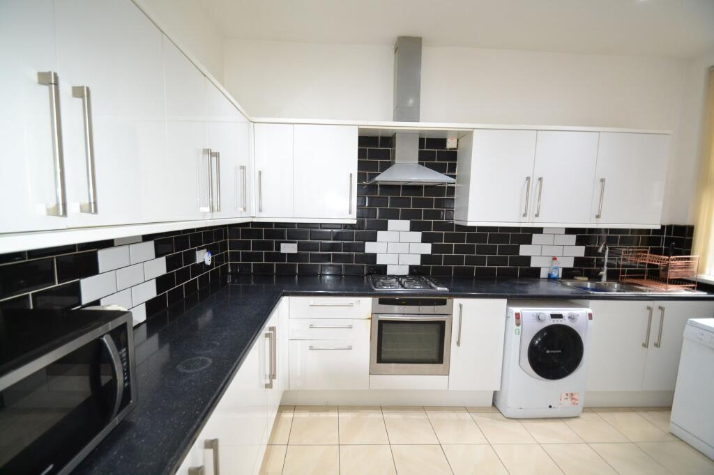 1 bedroom house share for rent