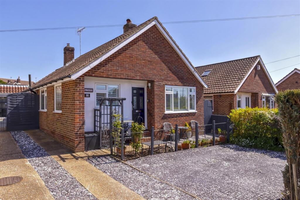3-bed detached on Quantock Road, Worthing, £400,000