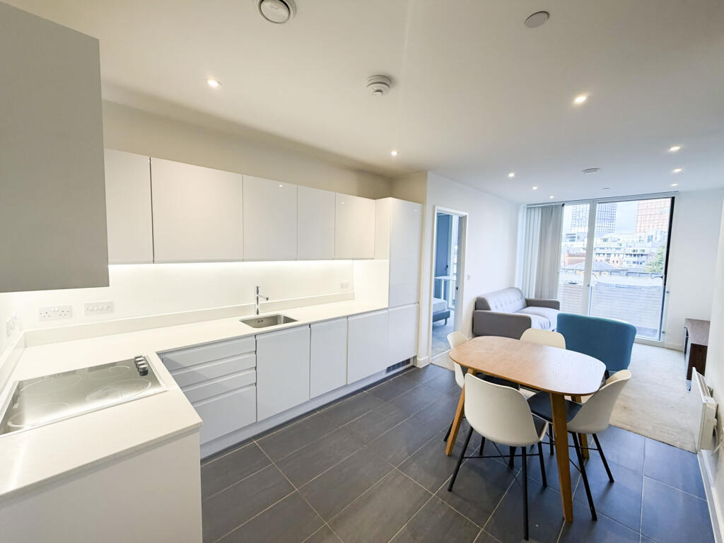 Apartment in Manchester, City Centre - View 5