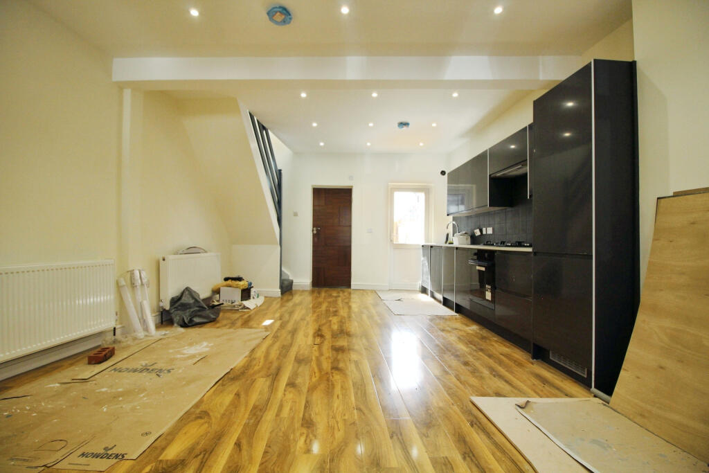 2 bedroom end of terrace house for rent