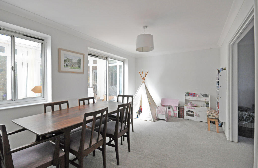 House in Newport - View 4