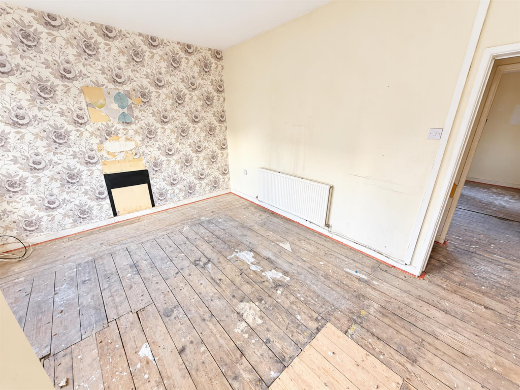House in Oldham, Wood End, Shaw - View 3