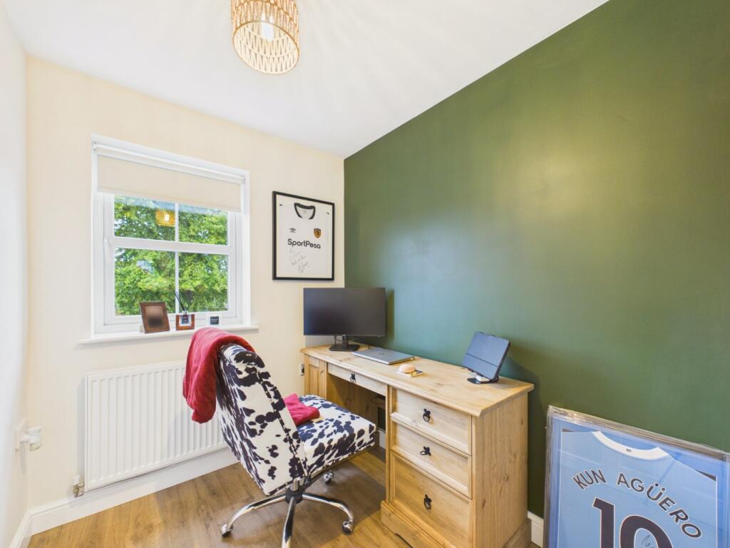 House in Hull - View 5