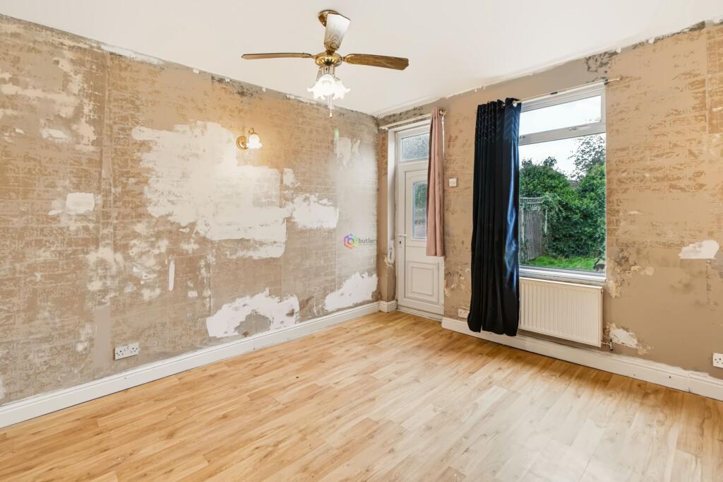 House in Chesterfield, Derbyshire - View 5
