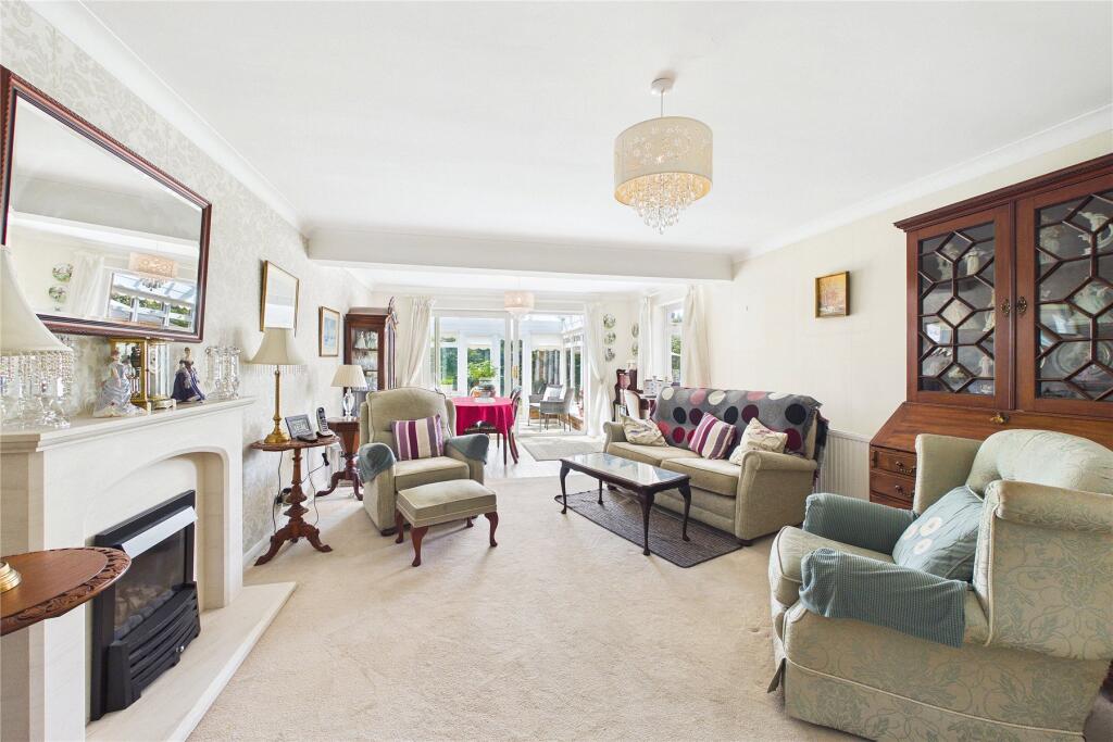 Whopshott Avenue, Horsell, Woking, Surrey, GU21 photo 3