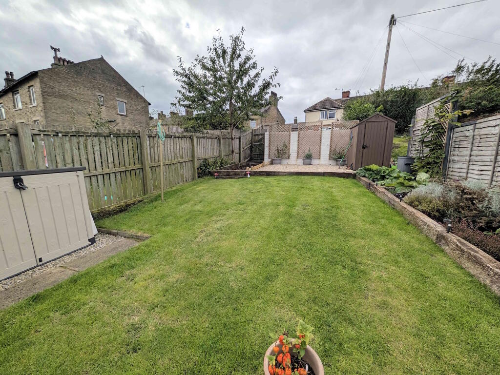 121 Ovenden Road, Halifax HX3 5SA photo 2