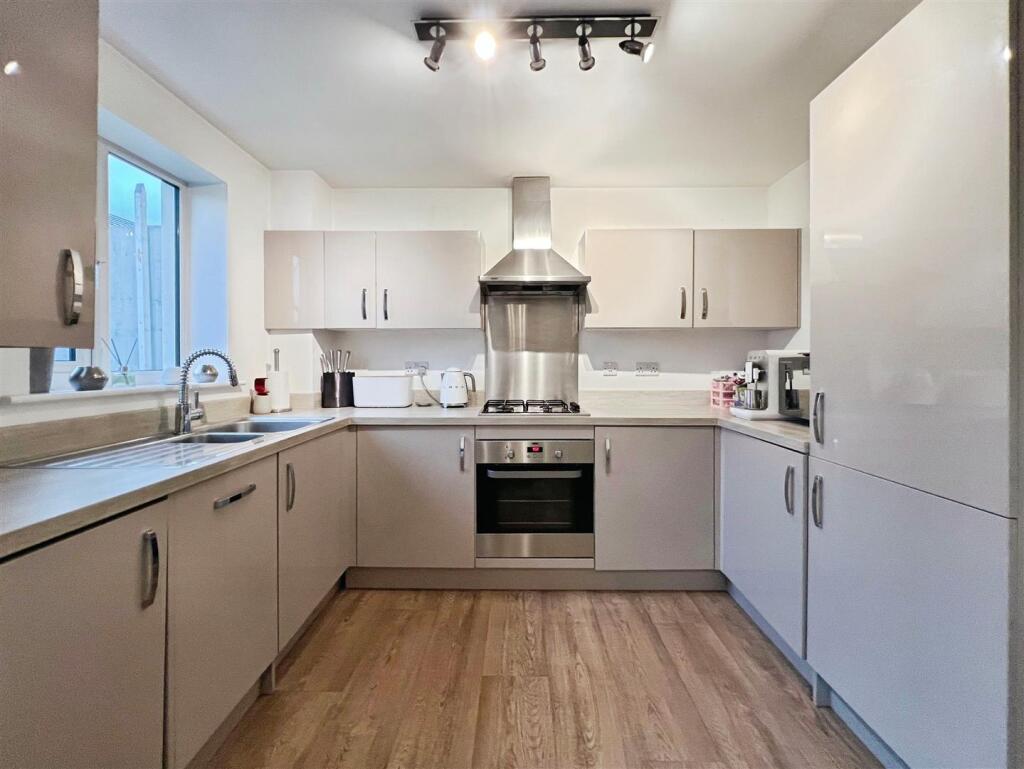 Additional image 7 of Brompton Drive, Bradford, BD10 0DW