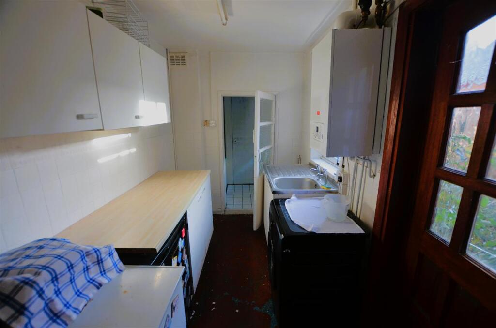 Heath Street, Newcastle, Newcastle-under-Lyme photo 4
