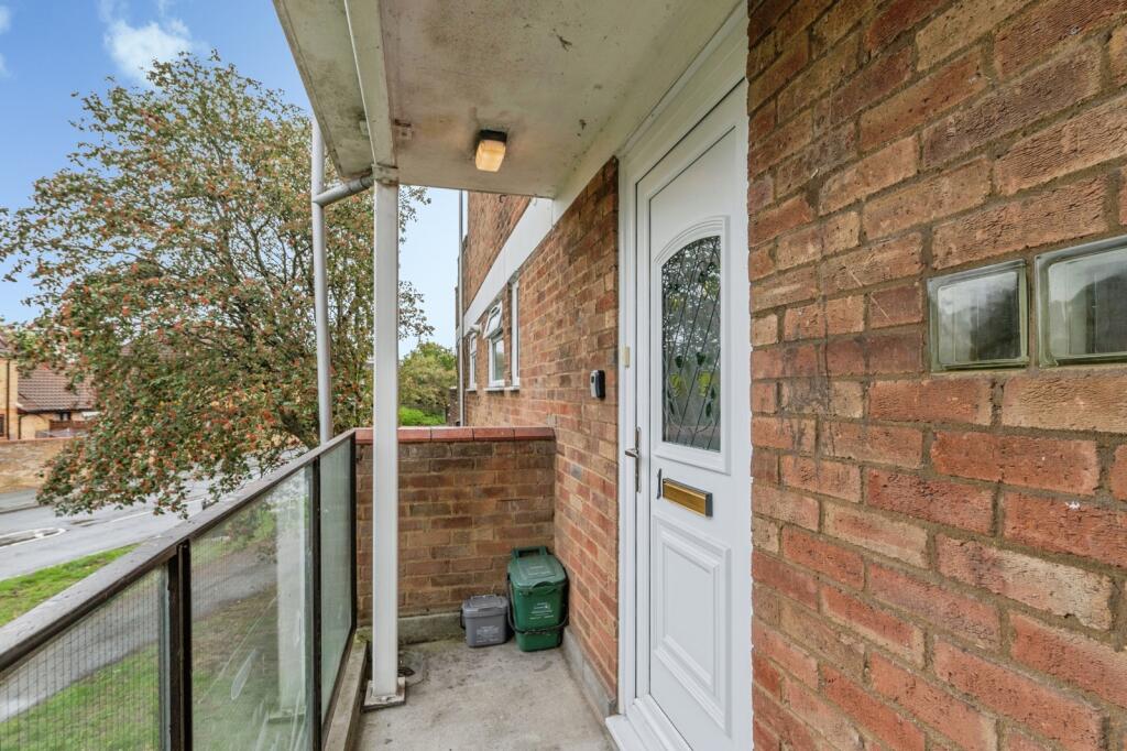 Apartment in Southend-on-Sea - View 5