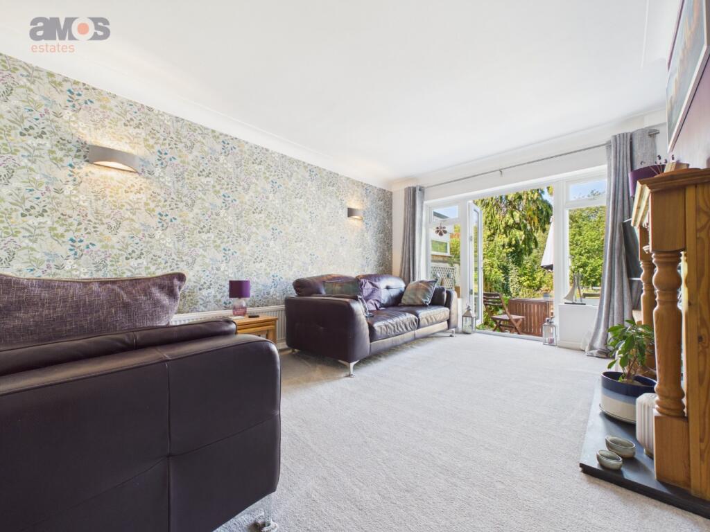 House in Castle Point, Benfleet - More