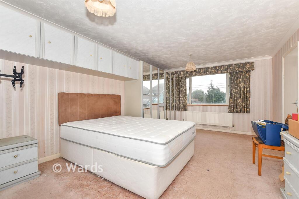 Westcliff Drive, Minster-On-Sea, Kent - More
