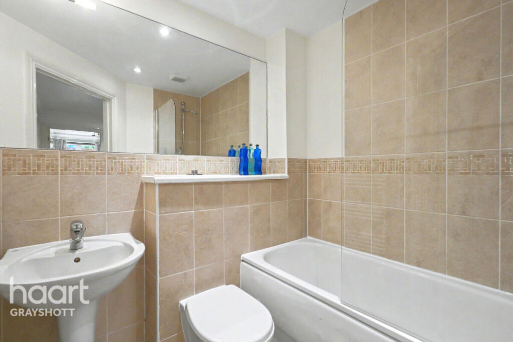 Apartment in East Hampshire, Grayshott - View 5