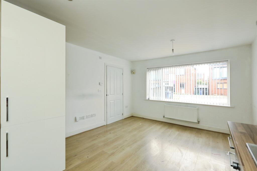 House in Doncaster - View 3