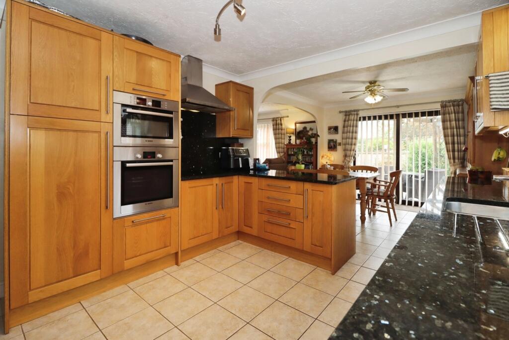 House in Bristol, Bradley Stoke - View 3