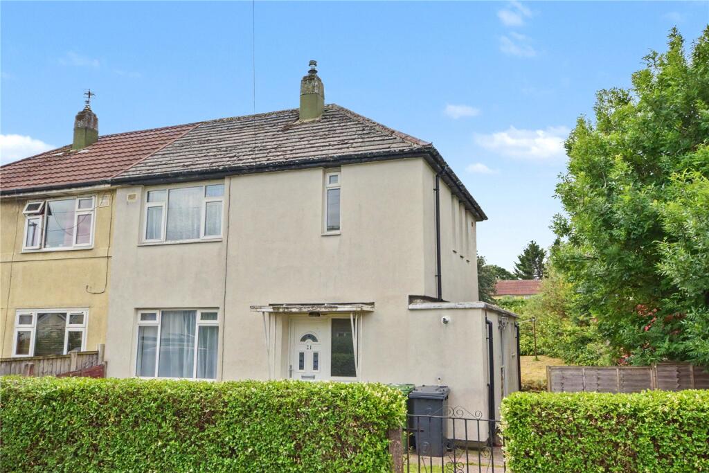 Main image of property: Raynel Mount, Leeds, West Yorkshire