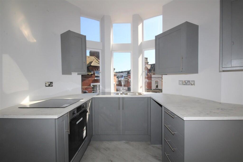 Apartment in Bournemouth, Boscombe - View 2