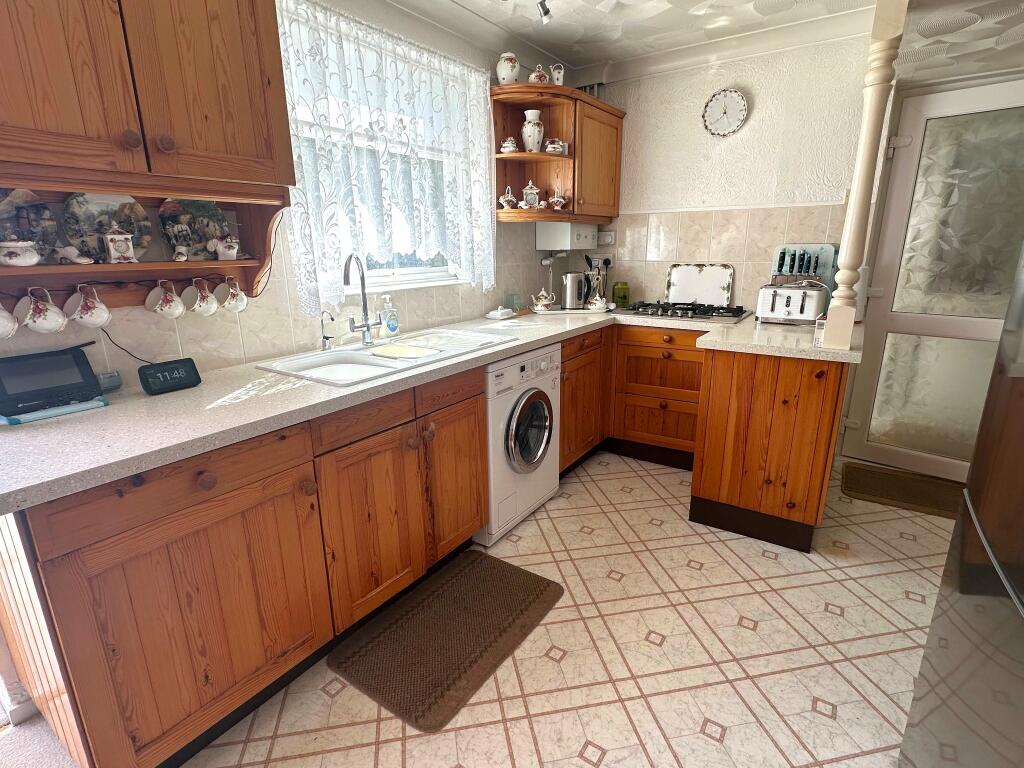 Rosebery Avenue, Hythe photo 4