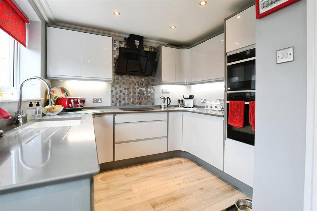 House in Hull - View 2