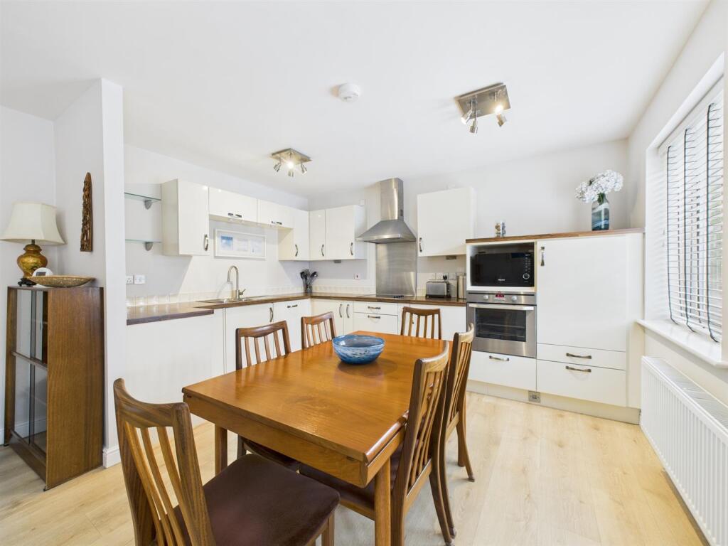 St. Georges Close, Allestree, Derby photo 4