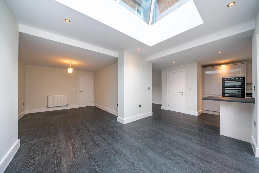 13 HEATHFIELD CLOSE photo 2