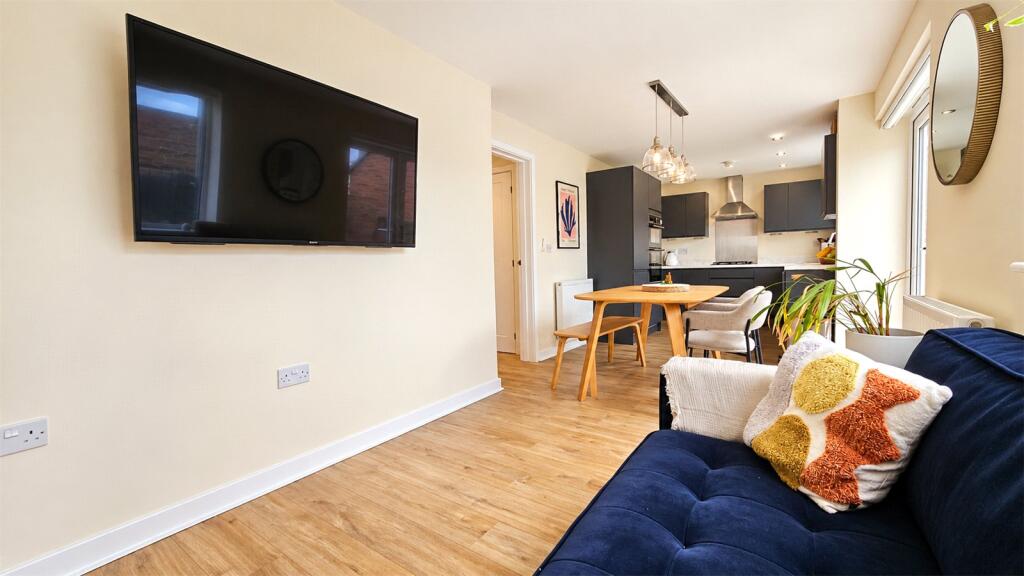 House in Knowsley, Halewood - More