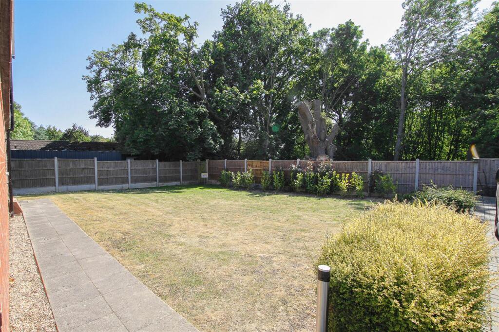 Apartment in Brentwood, Kelvedon Hatch - View 3