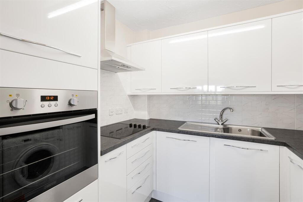 Apartment in St Albans - More