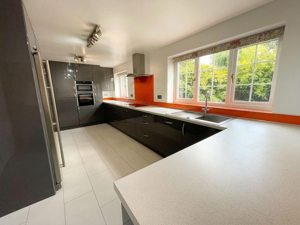 House in Macclesfield, Chelford - View 2