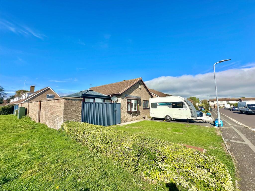 2-bed bungalow on Pembroke Close, Burnham-on-Sea, Somerset, TA8, £335,000