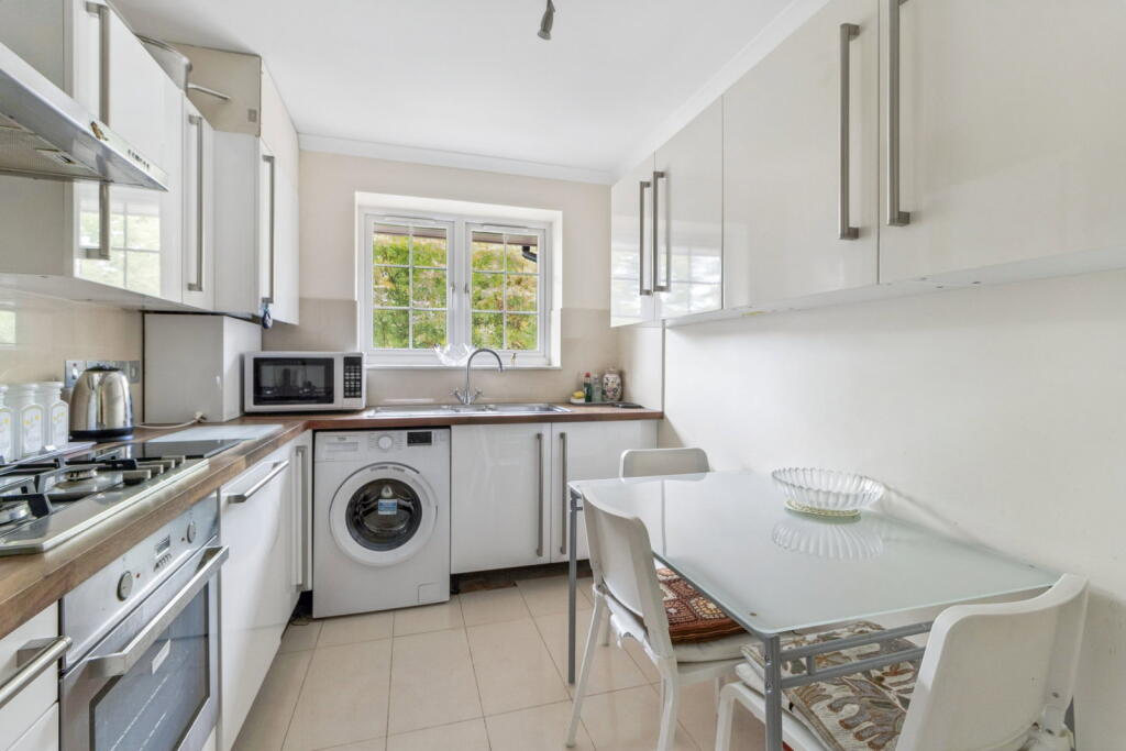 Apartment in Harrow - More