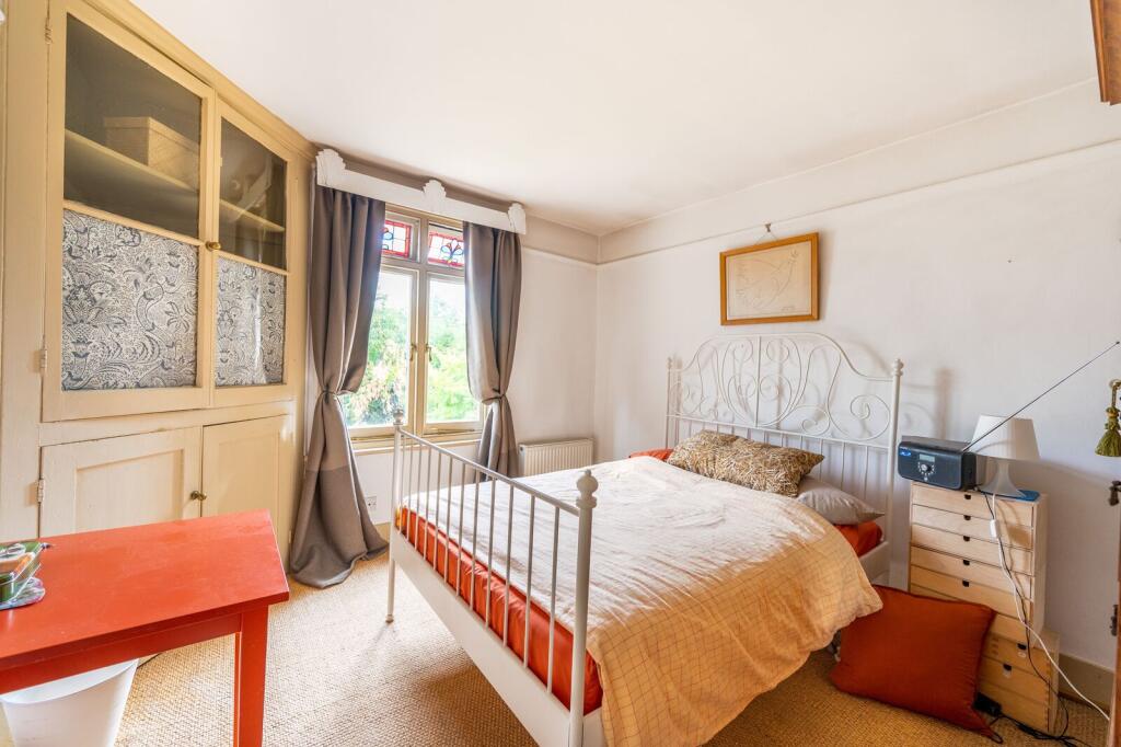 House in London, Brondesbury Park, Brondesbury - More