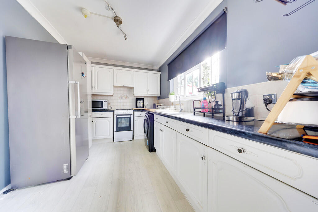 Lullingstone Crescent, Orpington photo 3