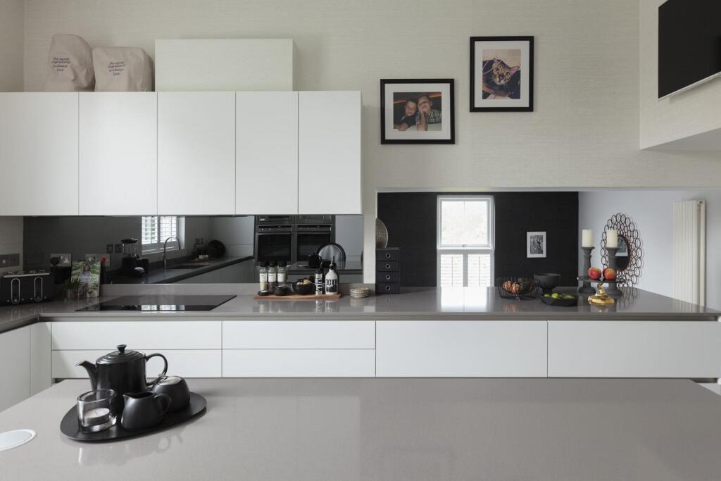 Penthouse, Daveylands, Wilmslow photo 3