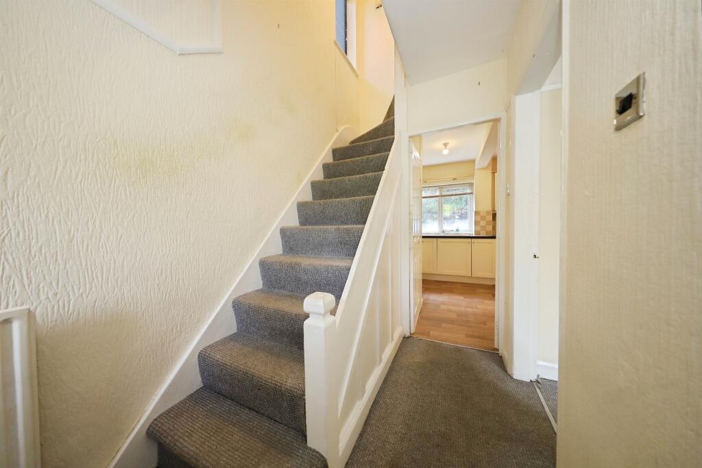 Broadwaters Drive, Kidderminster photo 3