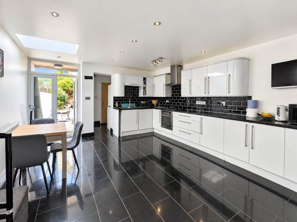House in London, Forest Gate - More